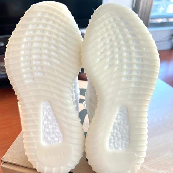 Adidas Yeezy Boost V2 - Size Us 5 (fits W6 - 6.5) - Picture 5 of 6